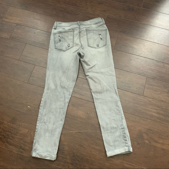 Suede | Distressed Jeans - Picture 5 of 6